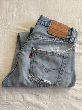 Red line Vintage Levi's Light Blue